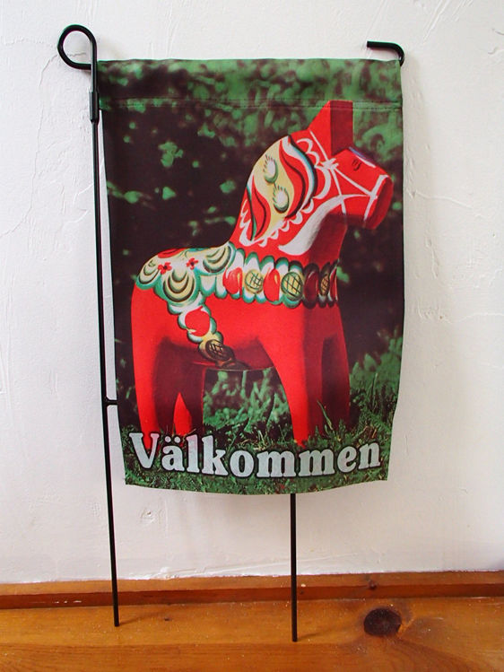 Picture of Swedish Dalahorse garden flag, VALKOMMEN