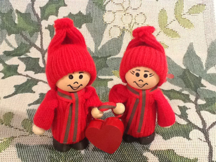 Picture of Small Tomte Couple w/Heart